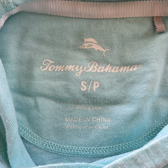 Tommy Bahama women’s ombré lightweight long sleeve hoodie - Picture 3 of 3